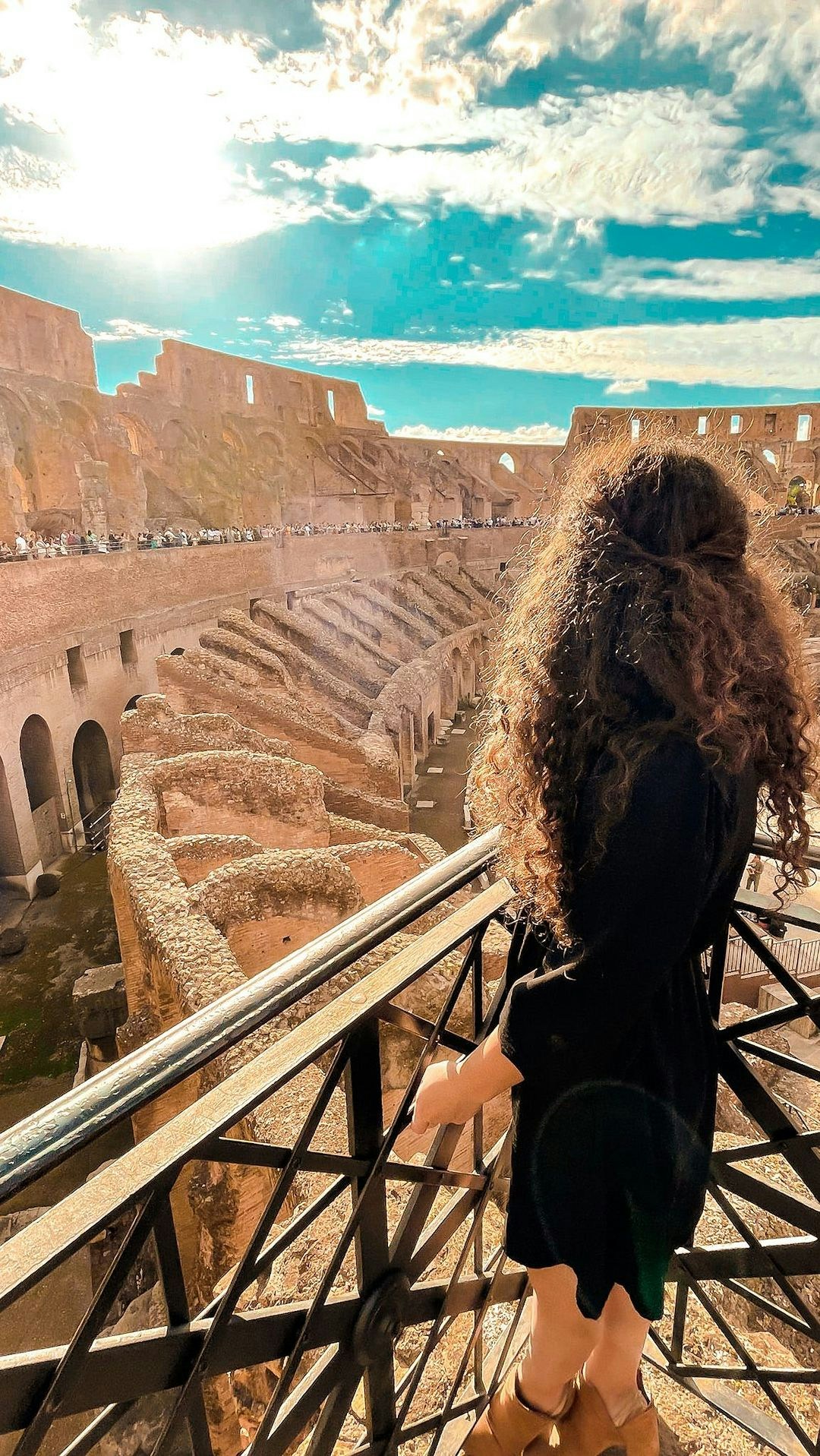 🌎Entrare in una delle 7 meraviglie del mondo?
💙È possibile con @headout
🏛Il tour che abbiamo scelto prevedeva ingresso al Colosseo, ai Fori romani e al colle palatino.
🔝Essere turisti della propria città non ha prezzo soprattutto se si sta parlando della città eterna!
🏛Entrare al Colosseo è una delle tante cose che ho fatto solo da bambina e di cui non avevo memoria!
❤️Dovevo assolutamente recuperare e quale modo migliore di questo? !
💙 @headout è presente in tutte le grandi città e permette di prenotare online tutte le esperienze più belle!
💸Vi lascio il mio codice sconto: CHIAR10
#headoutinrome
#letsheadout
•
•
•
•
•
#rome #roma #volgoroma #cittaeterna #romadavivere #romadascoprire #colosseo #foriimperiali #romabella #romamia #romaromaroma #travelgram #travelgoals #yallersroma #igersroma #cittàeterna #romacapitale #colosseoroma #viaggiare #turistipercaso #turistiperungiorno #rhome