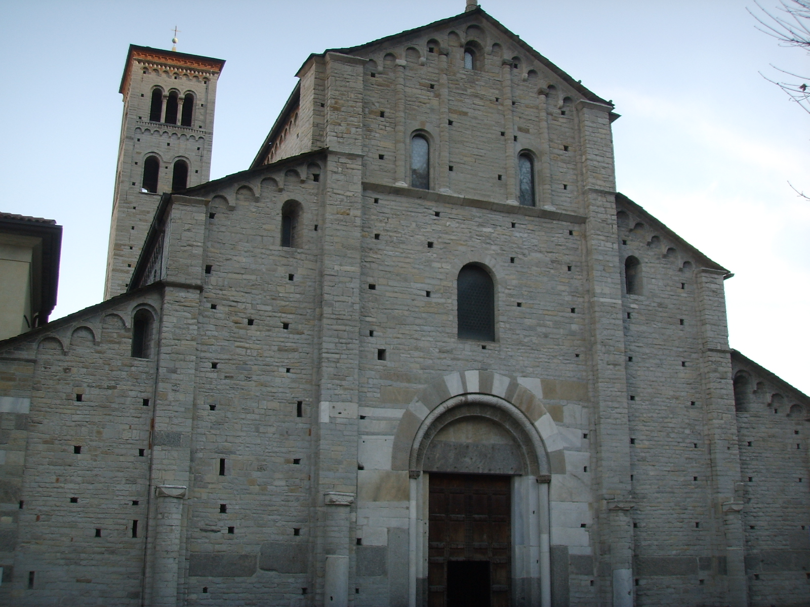 Lake Como Day Trips From Milan - Sant’ Abbondio Church