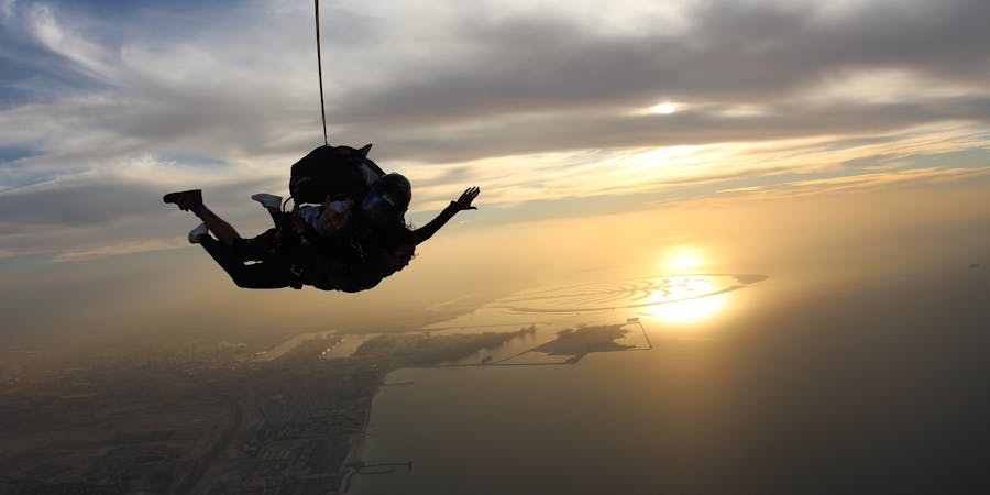 Dubai in april - skydive 