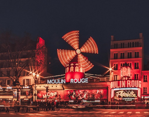 emily in paris luoghi parigi