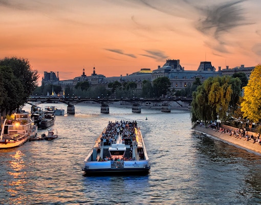 emily in paris luoghi parigi
